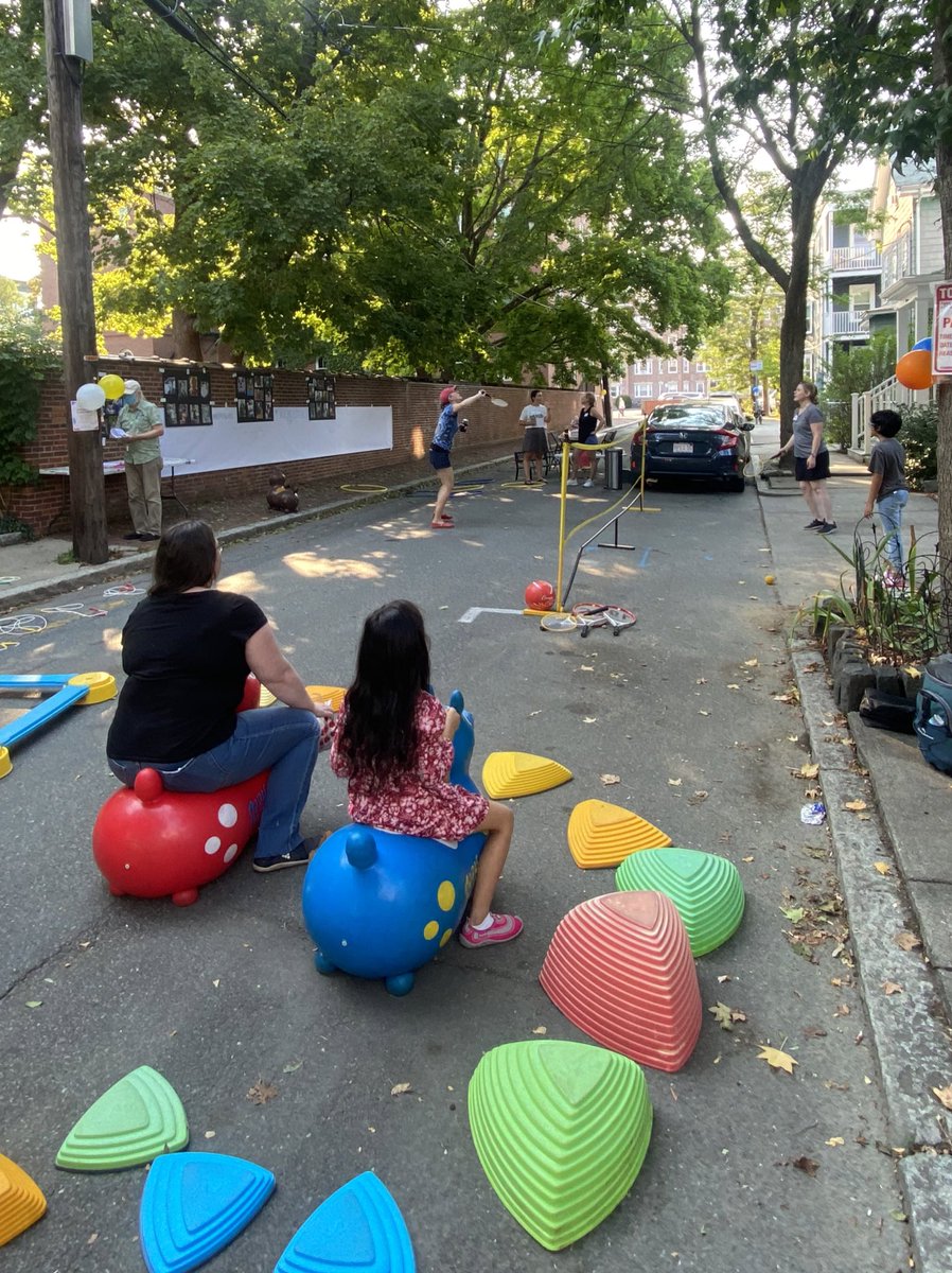 danielmwolf's tweet image. Today we had three #PlayStreets in #CambMA. What a delightful way to be in community with neighbors. #PublicSpaceLab