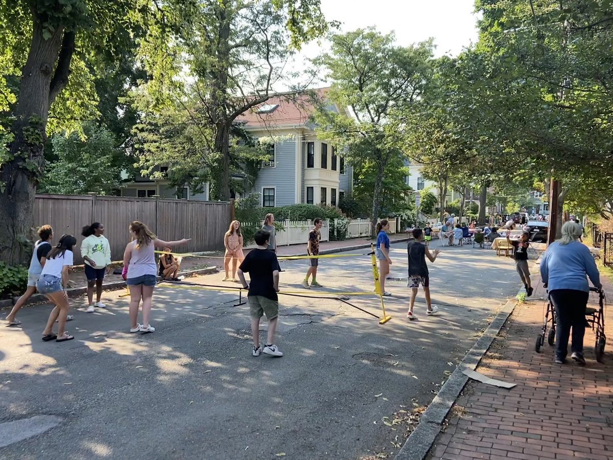danielmwolf's tweet image. Today we had three #PlayStreets in #CambMA. What a delightful way to be in community with neighbors. #PublicSpaceLab