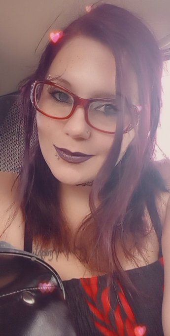 Sweet_N_Innocent’s pics and videos