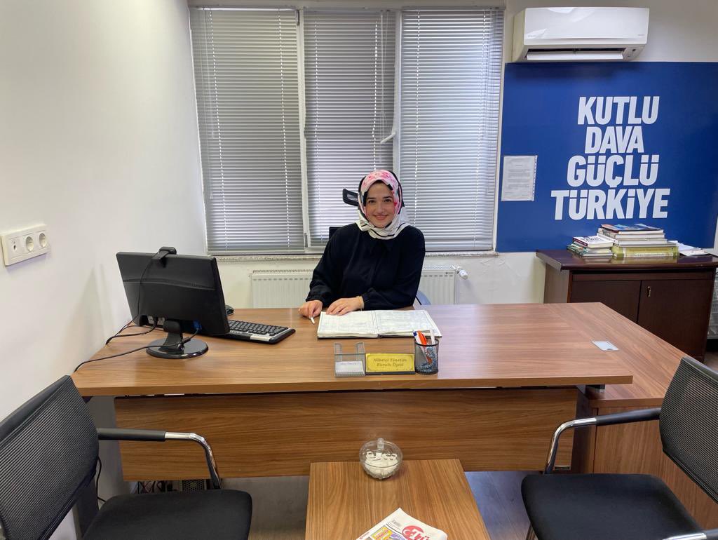 Akbakirkoy's tweet photo. Bugün AK Parti Bakırköy ilçe nöbetçimiz;
İlçe Yönetim Kurulu Üyemiz
Sayın; Aslı Öztemel 
@AslOztemel 

⏰İlçe Nöbet Saatimiz; 10:00-17:00

ℹ️ Soru, görüş ve önerileriniz için numaramız👇
☎️ 0212 660 89 86

#İnandığınYoldaYürü #Bakırköy

https://t.co/zL4xXhKAAr https://t.co/BTad1OWENY