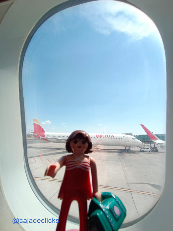 cajadeclicks's tweet photo. ¡¡¡Nos vamos volando!!! ¿Te vienes? #playmobil #FelizDomingo #vacaciones #Verano2022 #aeropuertos https://t.co/jlYmWfkly7 https://t.co/PQub4BPCB4