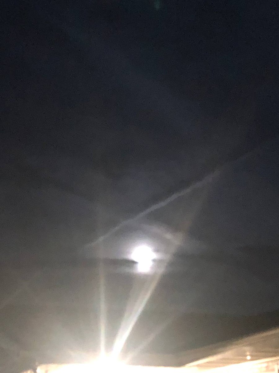 izaqueufo's tweet photo. Sol, Lua e seus mistérios.
#Planetx #nibiru #hercolubus #estrelabaal #redplanet #elenin #bernard #nemesis #absinto #marduk #segundosol #sun #solarstorm #solareruption #geomagneticstorm #Moon #Lua #eclipse https://t.co/vRFMTR9P7Y