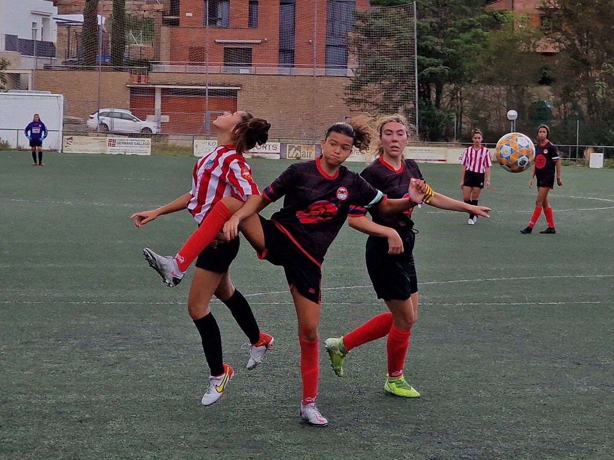 Bon inici de pretemporada per el Juvenil del <a href="/EFBARAND/">EF BarberaAndalucia</a> amb el seu retorn a la categoria després d'un any sense equip, tot i la derrota davant el Sant Feliu de Codines (3-2) amb un equip jove i encara tenint que definir sistema tactic van demostra que poden fer una bona temporada.