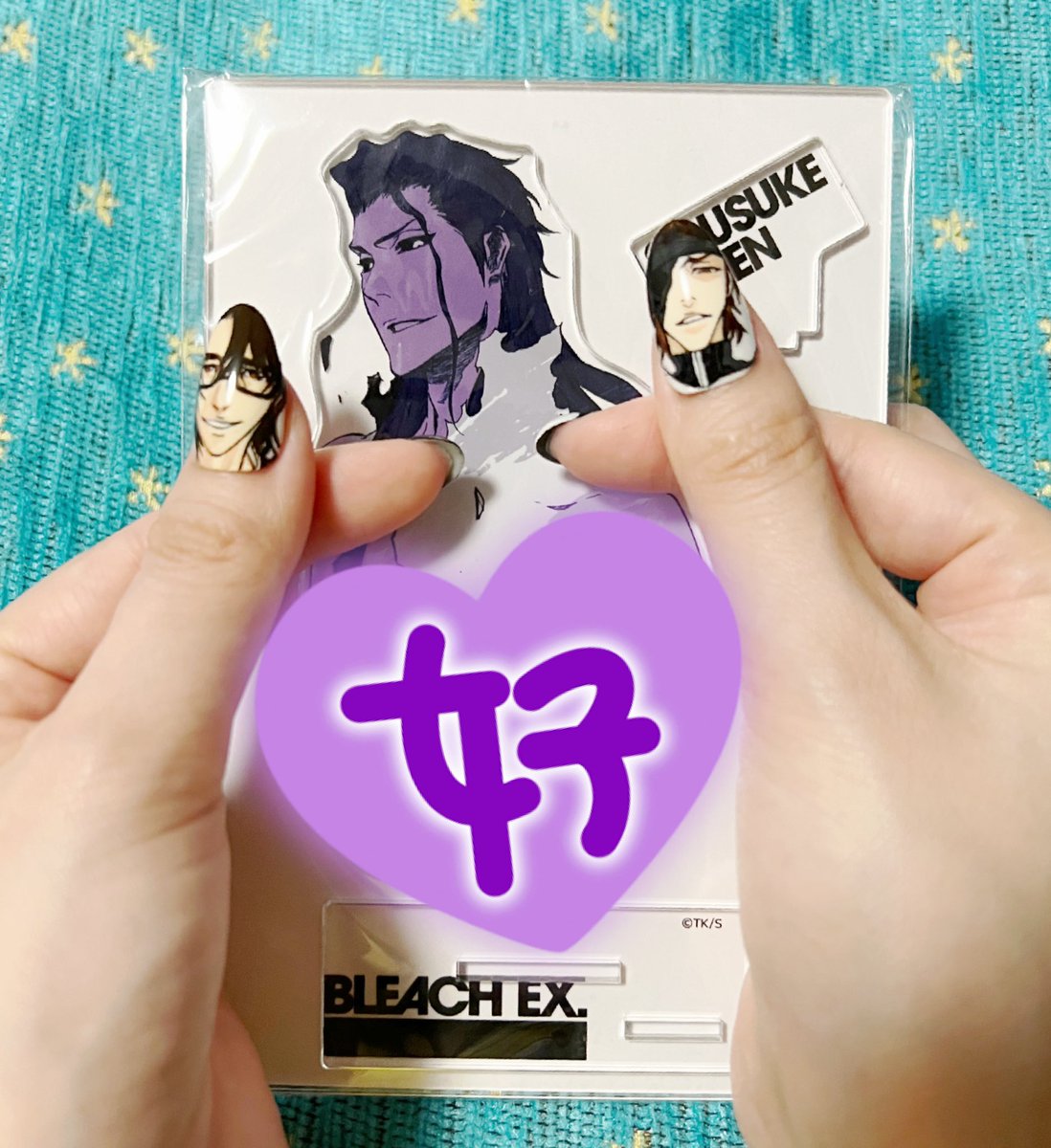 hakuto89's tweet photo. BLEACH先行上映会当選した段階で、絶対痛ネイルしよ！って決めて、原画展の時お願いしたネイリストさんにチップ作ってもらって、参加してきました！左は過去篇の若かりし藍染さんで、右は千年血戦篇の眼帯藍染さん🥰

他の指はガルガンタイメージのメルトネイル💅 https://t.co/gkdf0e4ltn