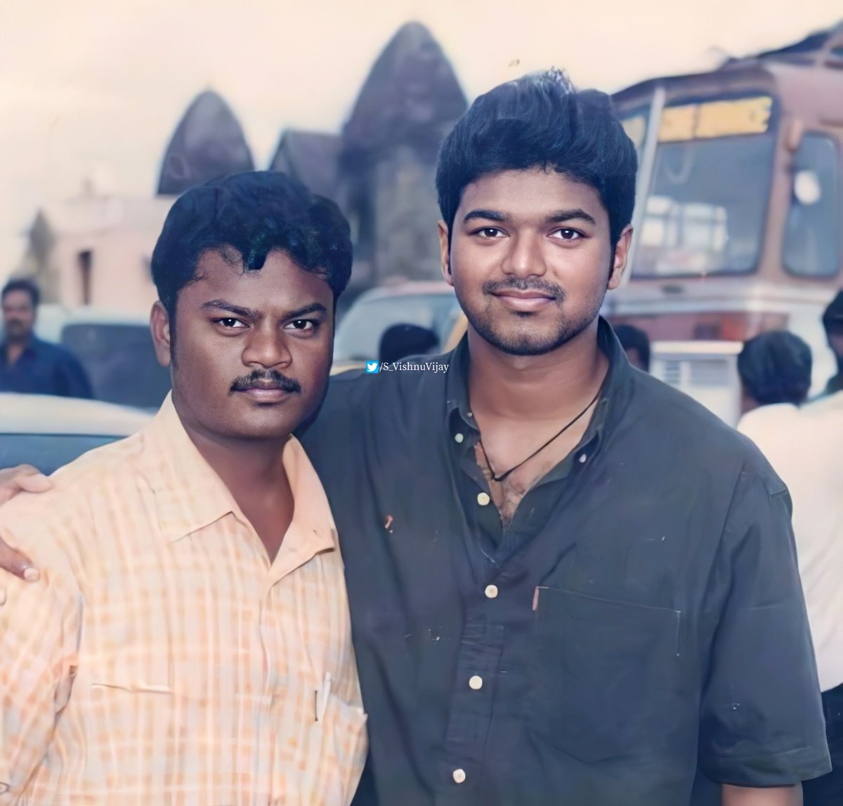 OTFC_Team's tweet photo. Unseen click of #Thalapathy from #Ghilli Shooting Spot !! #Varisu https://t.co/AfcIPHT08y