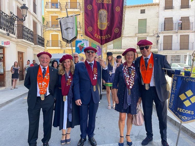 cofradiaanchoa's tweet photo. Tino, Pilar, Ángel,Fernando y Marta en el V Capitulo de la Cofradía Gastronómica y cultural del cordero Segureño, Huéscar (Granada). https://t.co/SHGCYmyJSI
