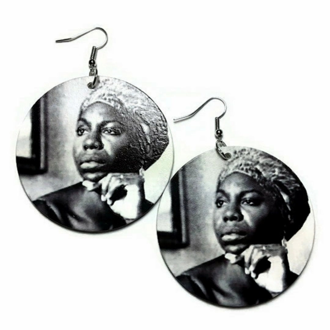 RT @buzztify: RT @KerenaNicole: Nina Simone New Dawn New Day Statement Dangle Wood Earrings tuppu.net/42c711d1 #211Fashion #womenhistorymonth #Etsy #blackgirlmagic #handmadeearrings #fashionjewelry #blackownedbusiness #womenentrepreneurs #melaninfa…