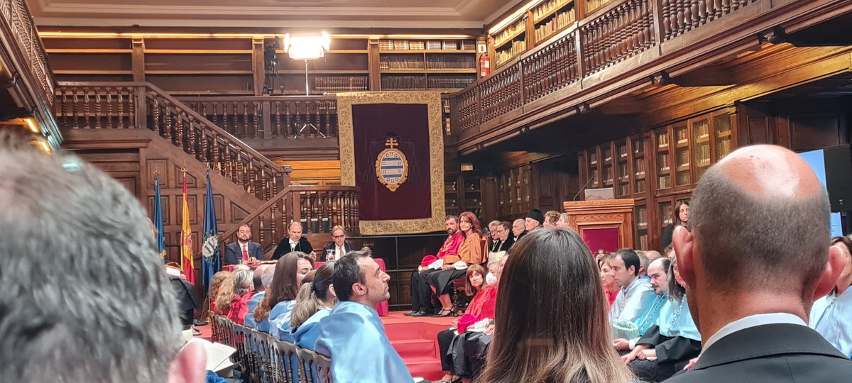 jesusvb35's tweet photo. Mañana comienza el curso en la Universidad de Oviedo ¡Mucho ánimo y suerte a todos!
Ha sido un placer haber estado el pasado viernes en el solemne acto de apertura del año académico @uniovi_info. ¡Gaudeamus igitur!

Seguiremos trabajando duro desde la representación estudiantil💪🏽 https://t.co/hXjIC4AhXa