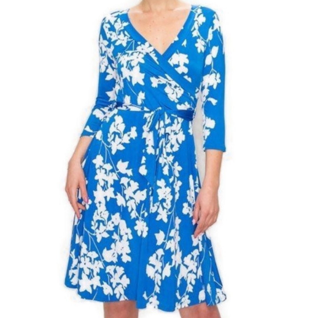 RT @buzztify: RT @KerenaNicole: Blue White Floral Faux Wrap Knee Length Dress tuppu.net/f3fc8645 #Etsy #plussizefashion #womenhistorymonth #janettefashion #womenfashion #jumpsuits #blackownedbusiness #womenentrepreneurs #wedding #maxidress #Spandex…