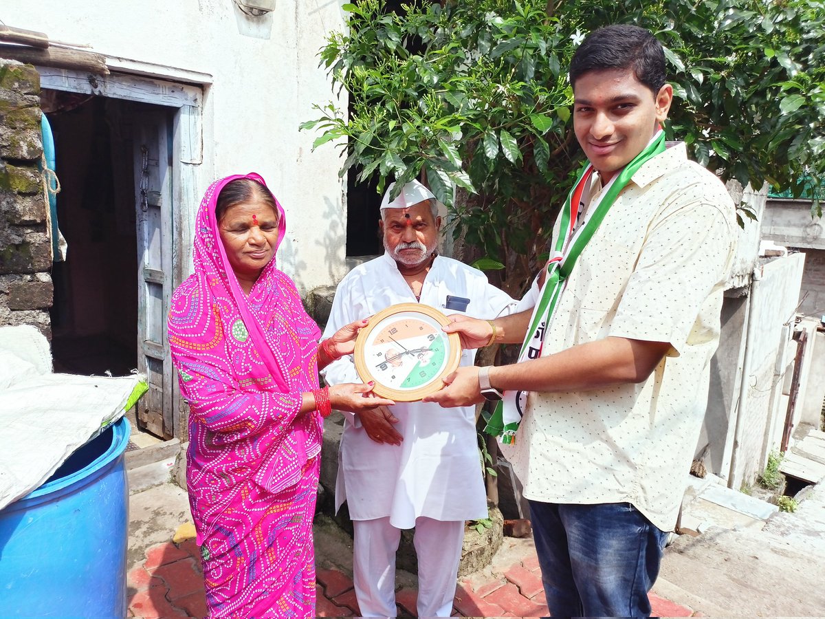 SanketRModi's tweet photo. आज अंबाजोगाई शहरातील वार्ड क्र.1 मध्ये राष्ट्रवादी आपल्या दारी अभियाना अंतर्गत घड्याळाचे वाटप केले.

यावेळी प्रभागातील ज्येष्ठ नागरिक महिला व युवकांकडून उत्स्फूर्त प्रतिसाद मिळाला.

@dhananjay_munde 
#SanketRModi #Ambajogai #NCP https://t.co/aififccSfg