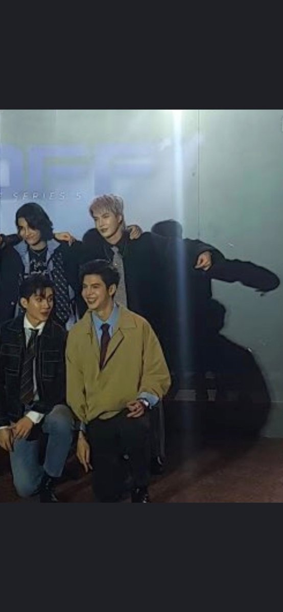 ily_7015's tweet photo. Gracias tong . Tu siempre pensando en tus amigos ... símbolo de que la presencia de Mile siempre está con ellos  apesar de que el no esté en el evento .tong una gran persona de admirar te amamos 😣💙💙💙💙💙💙💙 #KinnPorscheSendOff https://t.co/VToDjyJRVv