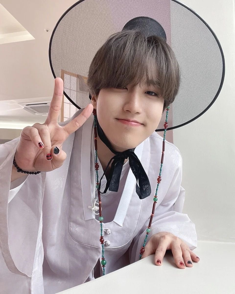 hxnxrxx's tweet photo. 너무잘생겼어 한도령 https://t.co/T7tRt3IbdD
