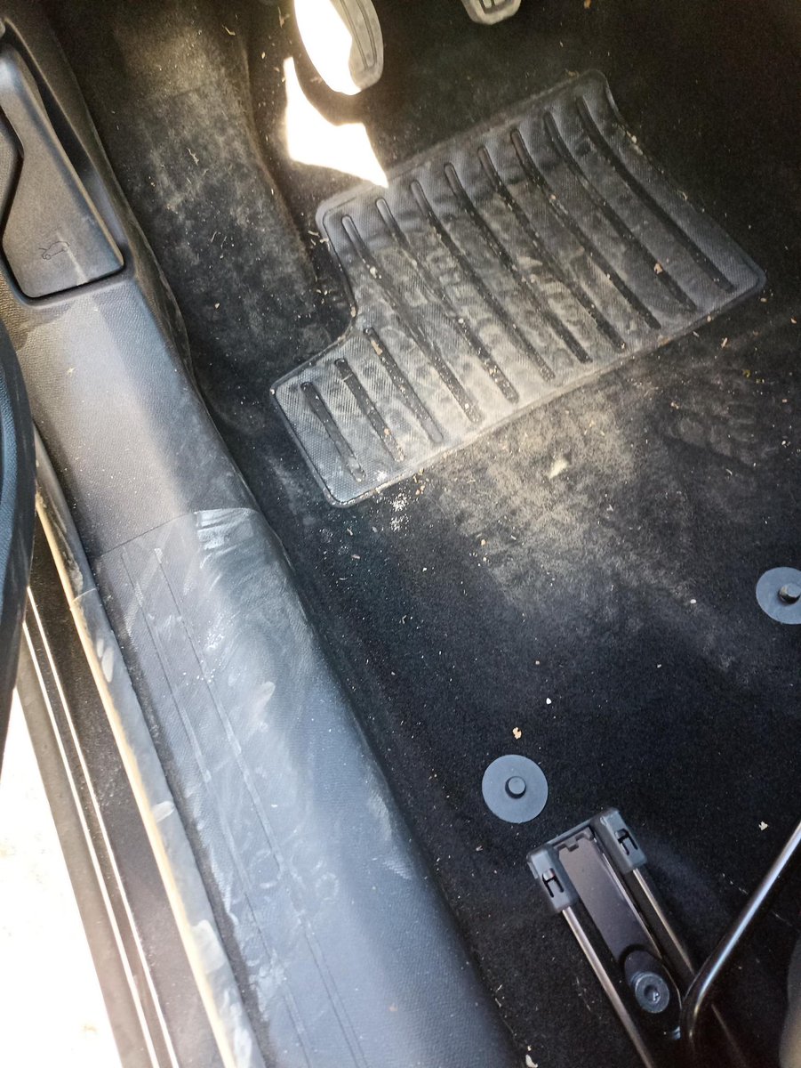 pretzelle's tweet photo. #Europcar SHOCKING! Charging a cleaning fee for a car that wasn’t clean upon hiring! Our experience with your franchisee Europcar Saint-Michel at Bergerac airport was unacceptable! @Europcar_fr  @CarolineParrot 
#customerexperience #dissatisfiedcustomer #europcarmobilitygroup https://t.co/vygasPqy9s