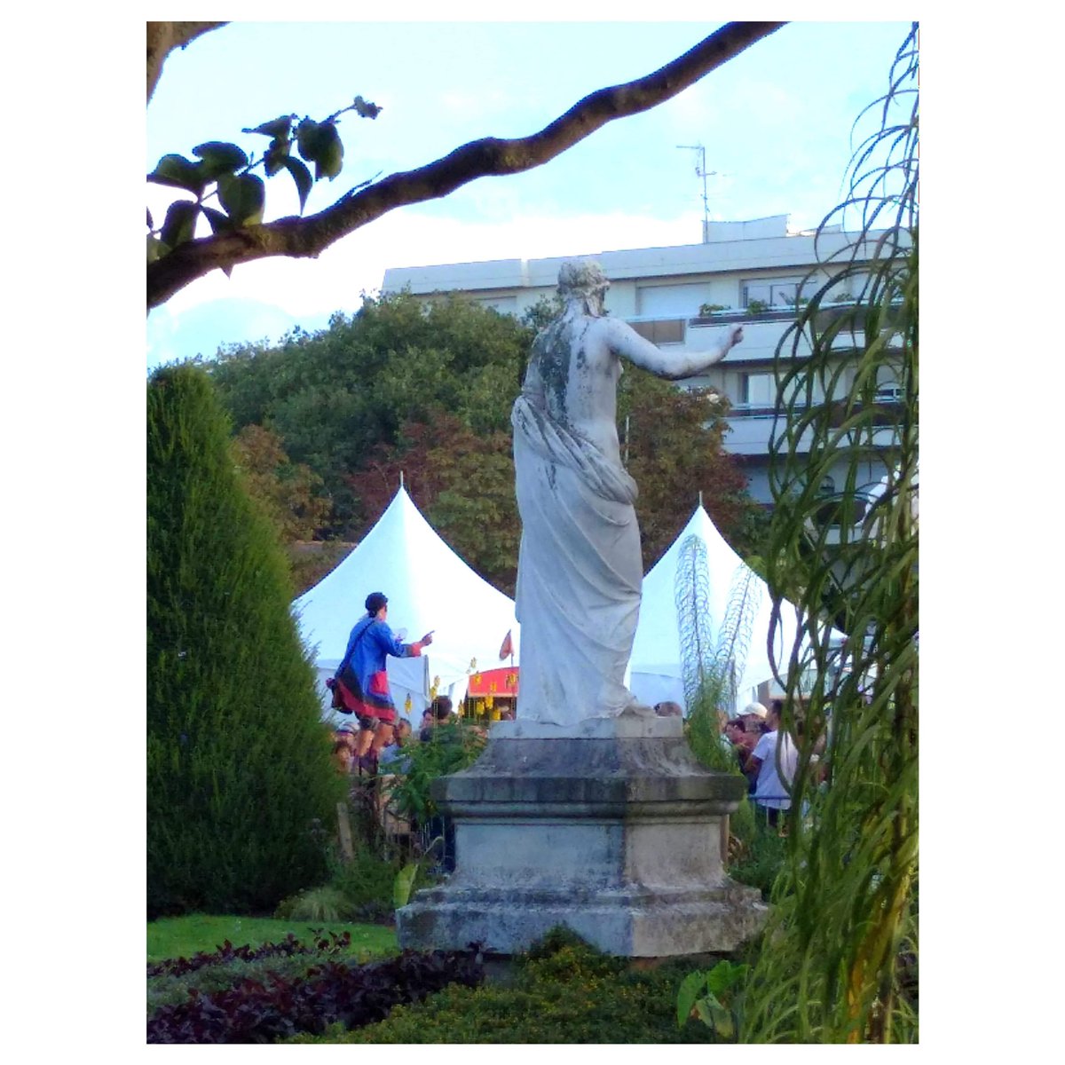 CompagnieOh's tweet image. Rendez vous dimanche, criées à 13h14h et 15h jardin du Mail à Angers. Festival Les Accroche-Coeurs 2022 au jardin des saveurs accueilli par La Gamelle