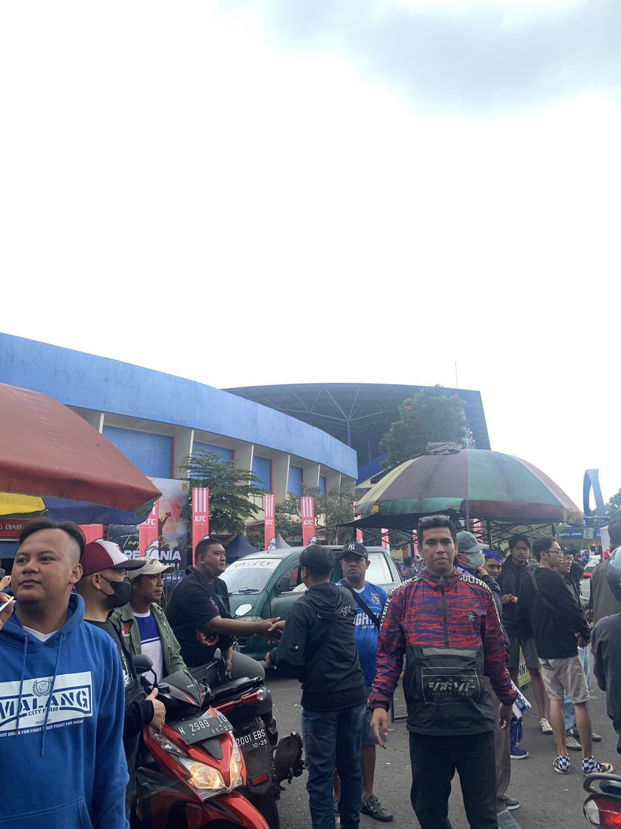 Sambutan kawan kawan Aremania bikin merinding. 🦁🐯