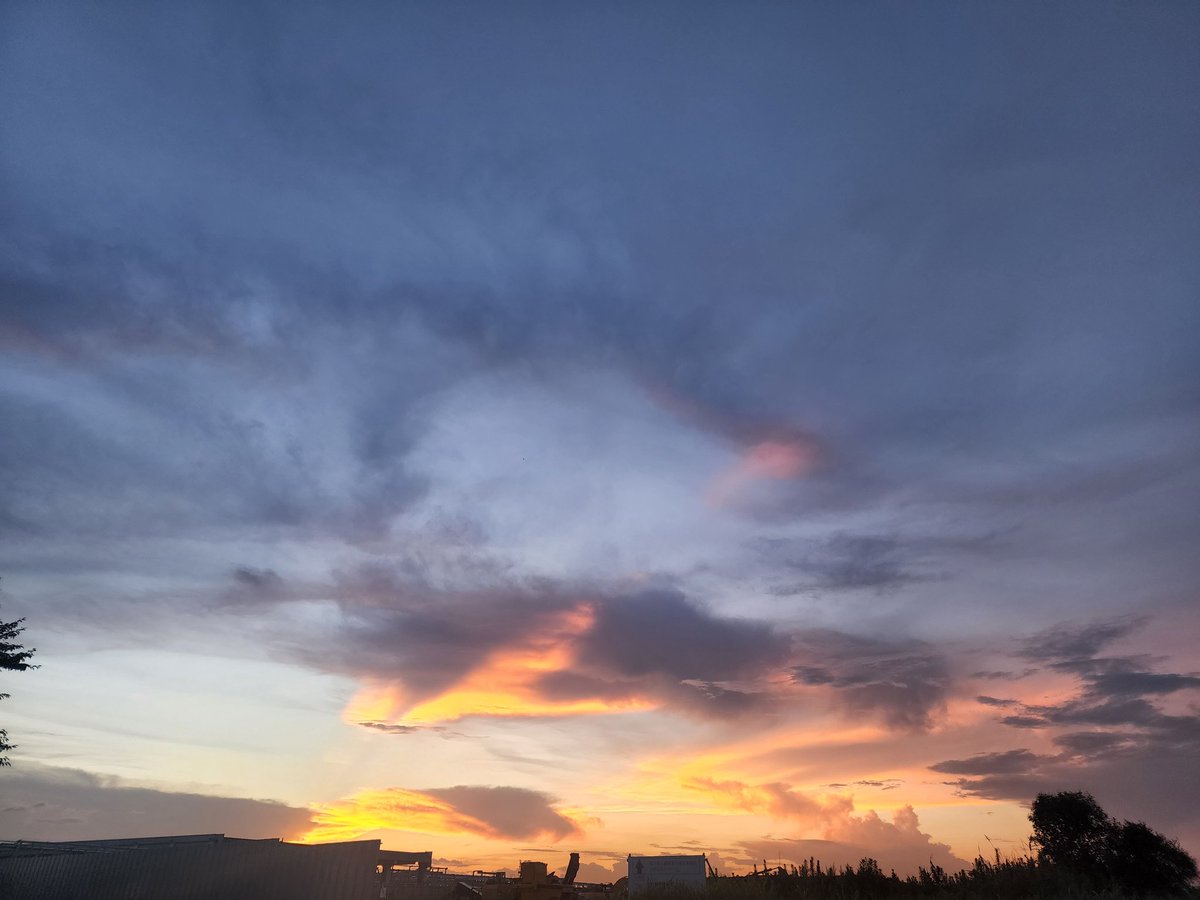 238like's tweet photo. ご報告！　

この度、6年間お世話になりました事務所を退職させていただきました。
今後は、個人で動く事になりますが
何かと宜しくお願いします！

28歳、やりたいことは
まだまだ沢山あります。
見守って頂けると幸いです。

以上、ご報告でした。 https://t.co/RYjluHyFt6