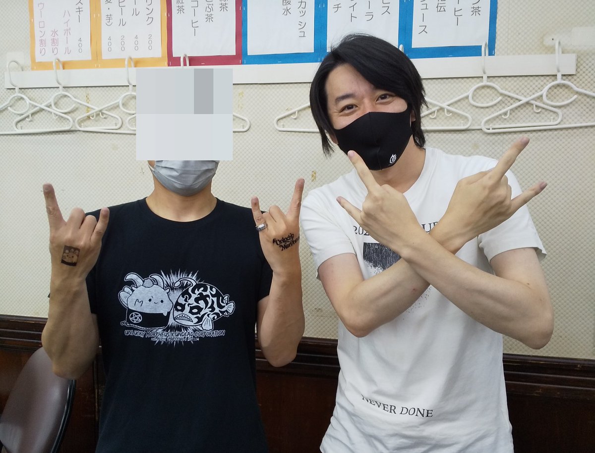 shinemon0704's tweet photo. 内川Pと森井監督にサインと写真をもらった🤘🤘
#内川幸太郎 @kotarouchikawa
#マエストロ
#森井巧
#巧みに
#しおざき忍 @siosio38
#UnluckyMorpheus @ankimo_official
#あんきも
#MRevolution
#MAnthem
#麻雀ふぁーすとりばー @firstriver8039 https://t.co/0GzPz6tkAa