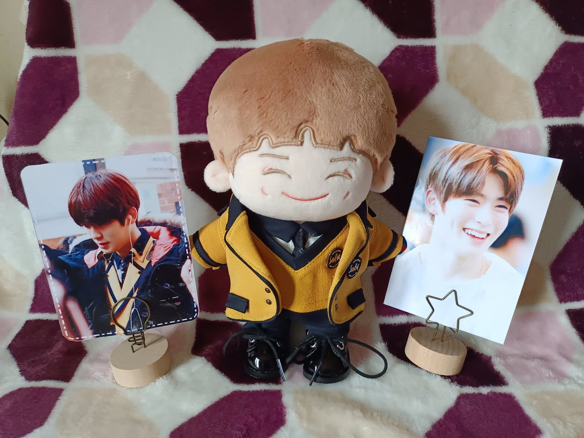 OhMaboy530's tweet photo. ไม่เหมือนตรงไหน เอาปากกามาวงเลยครับ

#bearbekun_รีวิว ตุ๊กตาดีล น่ารักมาก
#รีวิวksw ชุดออนสเตจ ชุดไอดอลเกาหลี แนะนำร้านนี้เลยครับ kswstore
#แจฮยอน #JAEHYUN https://t.co/vdyVZOt7oU
