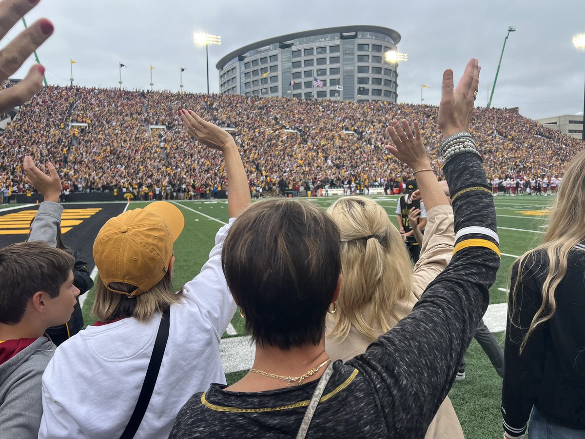 CarrieKoelkerIA's tweet photo. Every. Single. Time = a few tears. A year ago our family was on the other side of the 👋. Forever grateful for faith, answered prayers, blessings and a solid medical team with @BenMillerMD at the lead🎗. @UIchildrens making a difference one patient at a time. #EK6 https://t.co/A1GbJ4layY