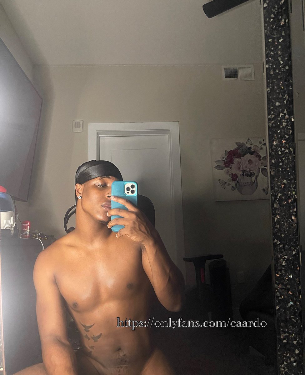NEW PICS 😋 DROPPING 
onlyfans.com/caardo