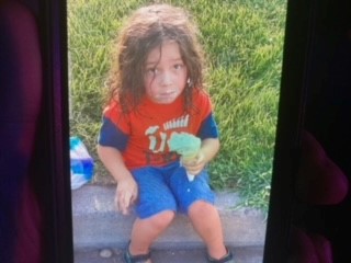 yakimapolice's tweet photo. MISSING CHILD: 4 year Lucian was last seen at approx 7:15pm near the play area at Sarge Hubbard Park @yakimagreenway. He was wearing blue shorts and blue shirt with a shark on it. Large police presence in the area, please call 911 if you see Lucian. https://t.co/w2yQNdPHSR