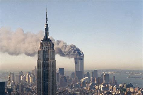 5TUDIOFORTYFIVE's tweet photo. Luego de los ataques terroristas que derribaron las torres gemelas parte del #WTC  ocurridos en la mañana de #September11  en #NY la mayoría de las estaciones de radio transmitieron noticias simultáneamente. 
La música resultó ser crucial en el proceso de sanación. 

#Peace https://t.co/xFvLqRF5t9