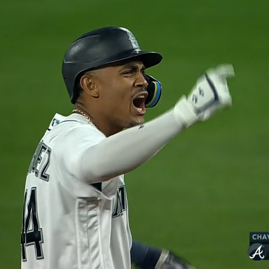 Braves at Mariners / Twitter