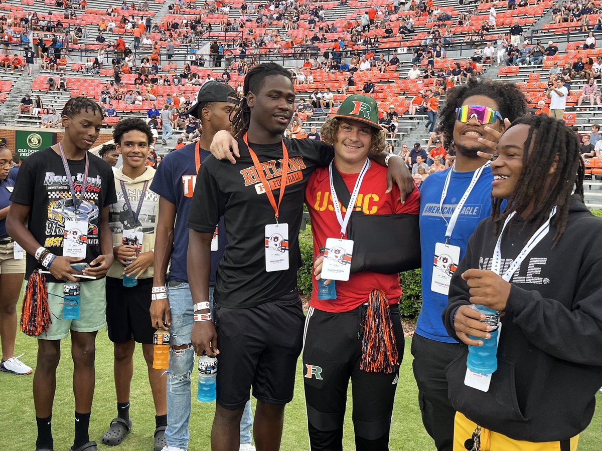 NapierHunter8's tweet photo. Minor set back still gotta smile on my face!! Imma be back asap!! @CoachDavis_t @CoachJ_sc @Coach_Toom https://t.co/oUBHRIlMWE