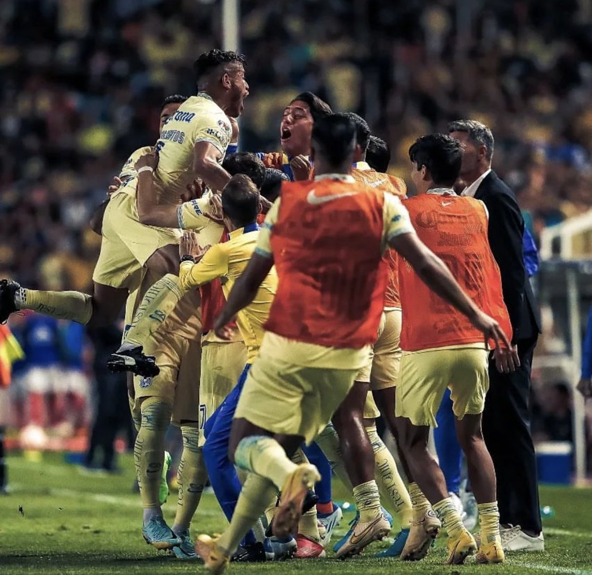 jona2santos's tweet photo. Momento soñado en un día histórico para el club. Mi primer gol con el club de mis amores. Gol que va dedicado hasta el cielo. Te amo, PAPA 🤍🕊 https://t.co/yFN6fpnbqH
