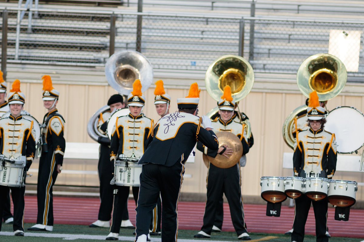 jag_drumline's tweet photo. Mo stick height = Mo powa baby! 

PS. Check Mr. Cebulla and Mr. Loverink looking good as always!

#jagdrumline #solonbandbash https://t.co/CEViCDuaIj