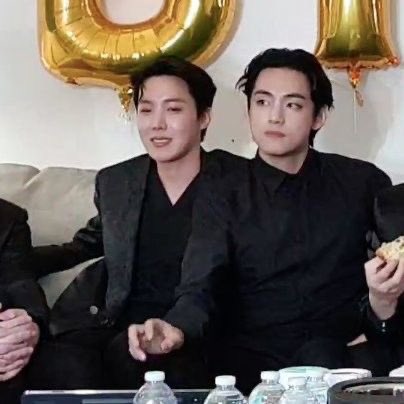 vopehour's tweet photo. black on black 😮‍💨 https://t.co/1xuCtm4n0o