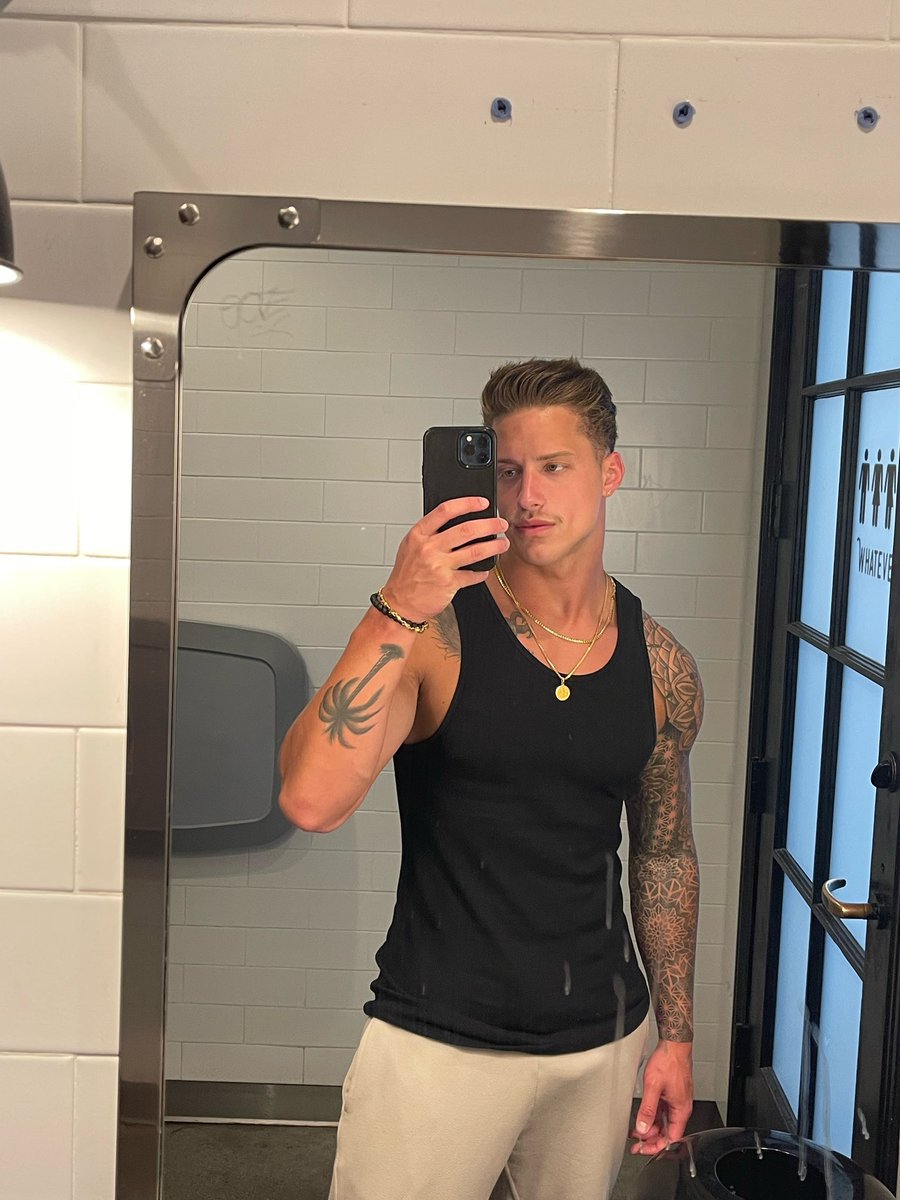 Nicbslick's tweet photo. How’s it hangin 😏 https://t.co/351tlxIR7k