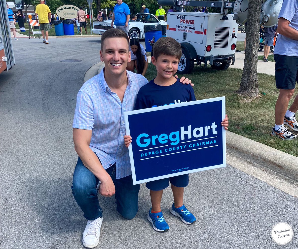 _Greg_Hart's tweet photo. Fun times today at Bloomingdale’s Septemberfest parade 🏈
#touchdown #dupageforward #HartforDuPage https://t.co/qk3qUl3uW7