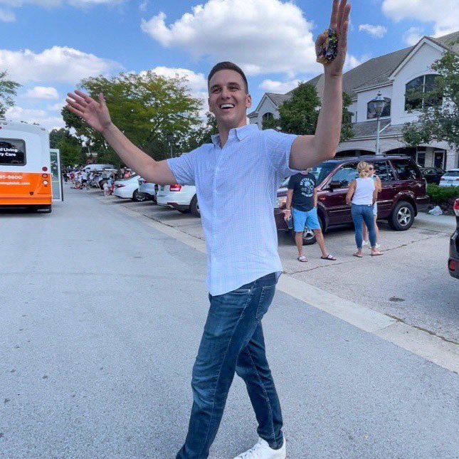 _Greg_Hart's tweet photo. Fun times today at Bloomingdale’s Septemberfest parade 🏈
#touchdown #dupageforward #HartforDuPage https://t.co/qk3qUl3uW7