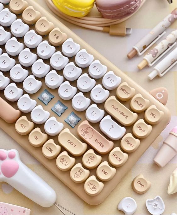yourswithluv's tweet photo. things that would make me happy: kitty keycaps https://t.co/GsuQ9EMBZy