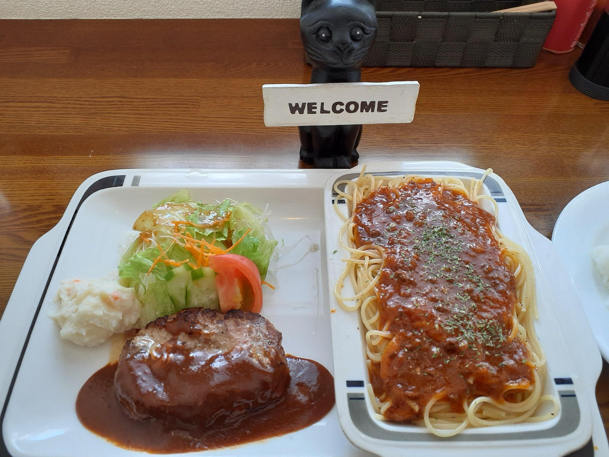 Arc Ray ランチに京都府京田辺市のレストラン銀風へ 以前は京都市伏見区にあって 子どもの頃は親によく連れてってもらってた 多分35年ぶりくらいの来店 昔と同じオーダーをして 昔と変わらない美味しさに感動 目を閉じて味わえば軽いタイムスリップ