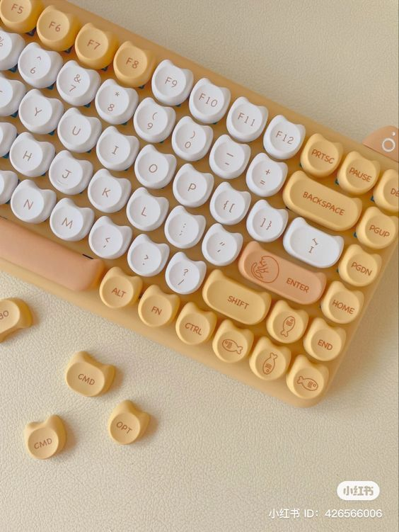 yourswithluv's tweet photo. things that would make me happy: kitty keycaps https://t.co/GsuQ9EMBZy