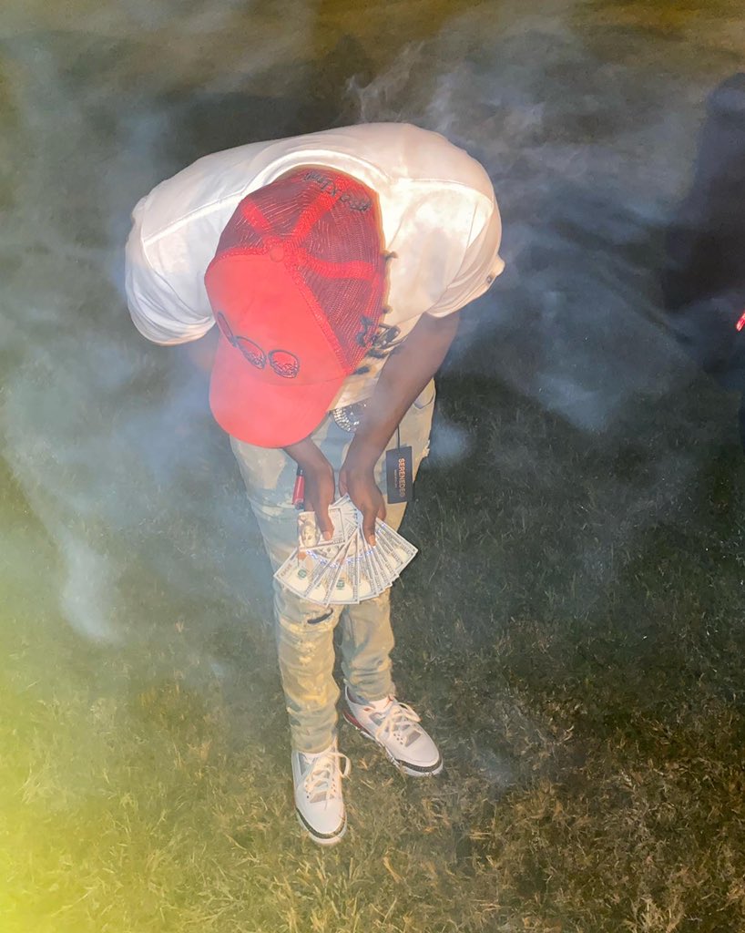 MulaObm's tweet photo. I’m On Location & It’s Switches In Dese AR Pistols Toe Tag Team Tag Him In & Put Him Onna Shitter #BigObm🖤🏴☠️ #RestPaw #RestFlip #RestBStupid #RestMutt 💔 https://t.co/l20lBI0B65