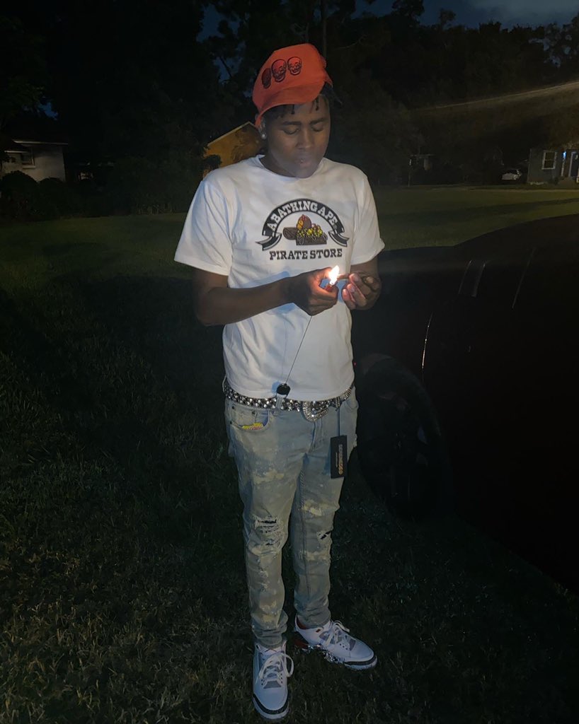MulaObm's tweet photo. I’m On Location & It’s Switches In Dese AR Pistols Toe Tag Team Tag Him In & Put Him Onna Shitter #BigObm🖤🏴☠️ #RestPaw #RestFlip #RestBStupid #RestMutt 💔 https://t.co/l20lBI0B65