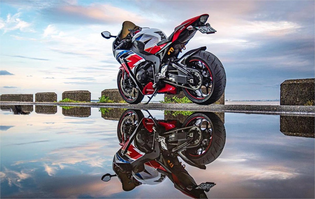 Lin_tongfei's tweet photo. 時速69kmなら耐えられるか
.
#cbr1000rr
#センダボ
#sc59
#バイク
#bike
#honda
#ホンダ
#バイクのある風景
#バイクの楽しさ伝われっっ
#motorcycle
#オートバイ
#ディズニー裏
#過去pic https://t.co/0PEqE4AQAD