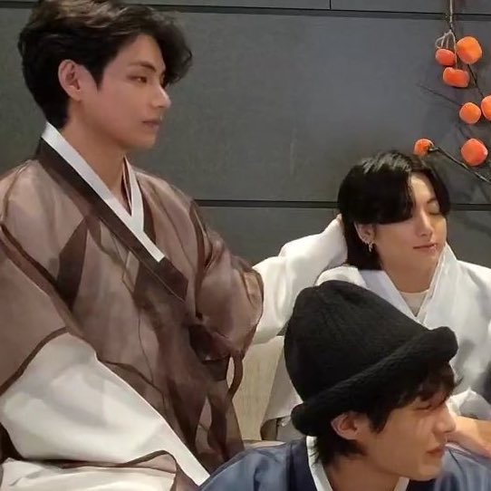 🐯🐰
We can hear a bunny purrs from that live

#kookv #vkook #taekook #taekookfanart #btsfanart