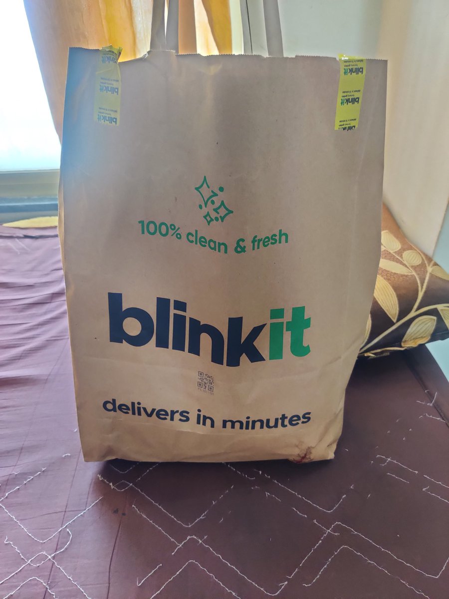 nasanket's tweet photo. This how @letsblinkit cares for environment by using paper bangs on outside packaging also they use a plastic bag to wrap a 500ml of milk bag #shameonyoublinkit #letsblinkit #yeahsabdoglapanhain #doglapan #greenpune #PMC #punepolic https://t.co/H87HUpZbU9