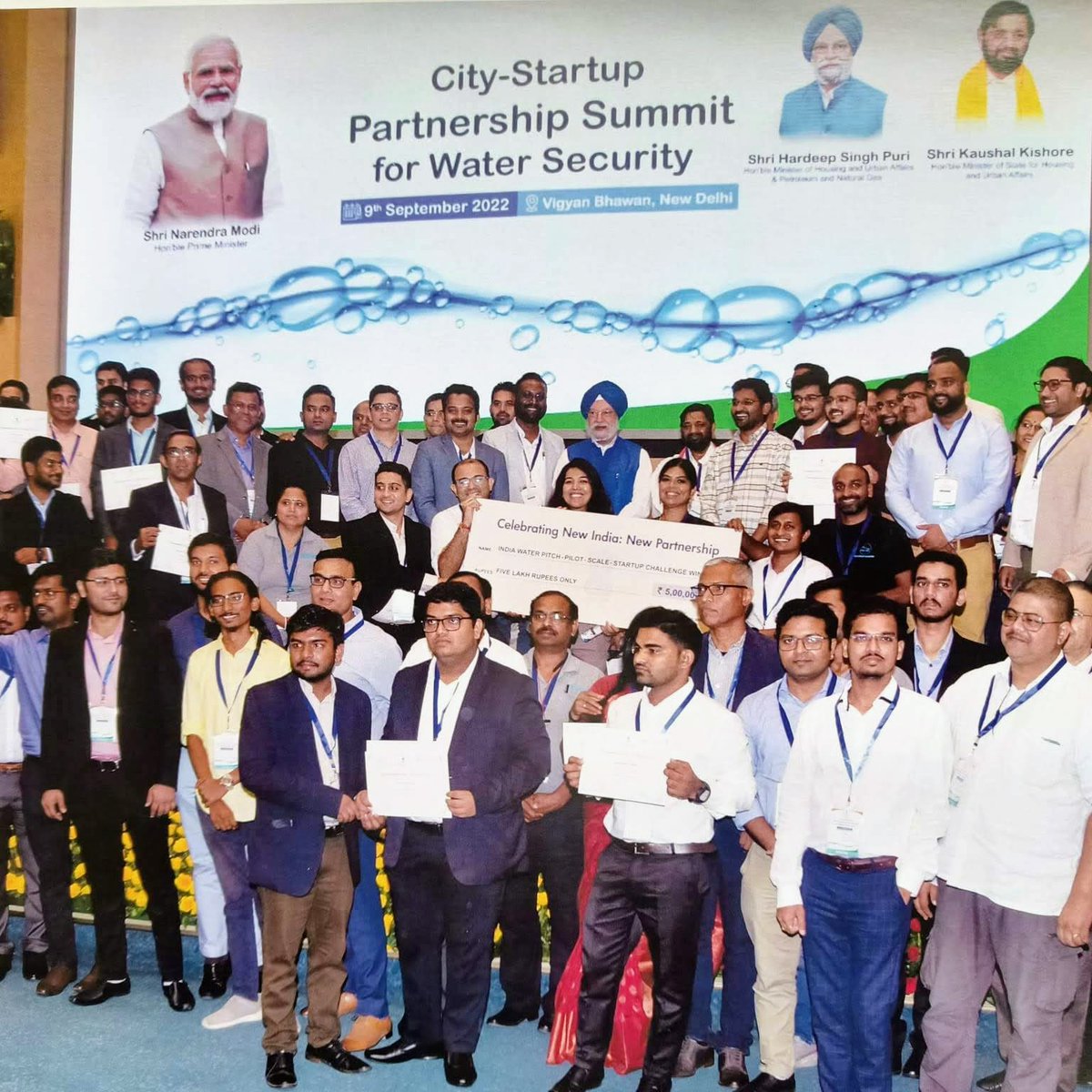 DronaAutomation's tweet image. Winners of #AMRUT2.0 were facilitated by Honorable @HardeepSPuri  Union Minister of MoHUA
We will be deploying Drona Automations Flagship Product &quot;Manhole Sewer Pipe Cleaning Robot&quot; (MSCPR-1) in Bengaluru City with help of Bruhat Bengaluru Mahanagara Palike (BBMP) and Bwssb.
