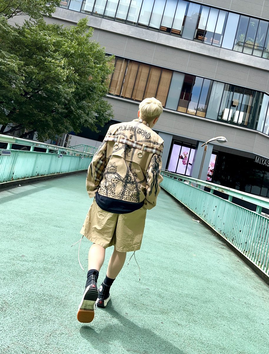 K_A_N_E_Y_A_N's tweet photo. ボンテージ小僧(35歳)出陣🔥👦🔥
今日もよろしくです✨✌️✨
#kidill #corbys #BondageJacket https://t.co/v66NBNThJK