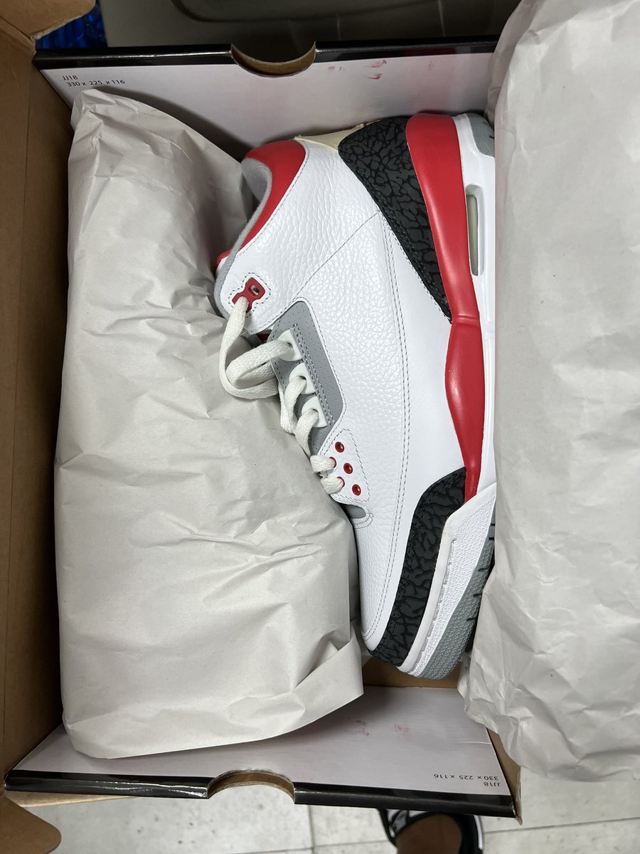 Reddeyez29's tweet photo. @SnkrsStock Didn’t get those but I have these. These the 07 joint’s https://t.co/ZmsRw70wxy