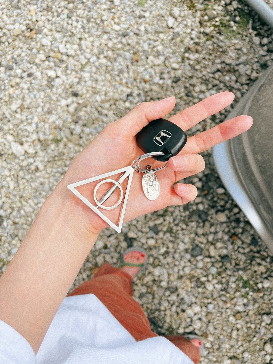 __mer_maid's tweet photo. ちちから17歳のオデちゃん🚗を引き継ぎました✌️もはやOdysseyの文字も無いけどこれからもたくさんドライブしようね！！着ているのは自作の愛犬UT！🐶 https://t.co/LQfeERNpCC