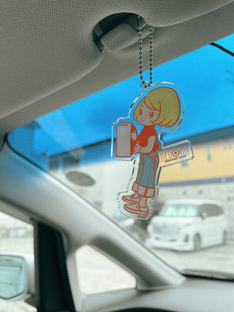 __mer_maid's tweet photo. ちちから17歳のオデちゃん🚗を引き継ぎました✌️もはやOdysseyの文字も無いけどこれからもたくさんドライブしようね！！着ているのは自作の愛犬UT！🐶 https://t.co/LQfeERNpCC