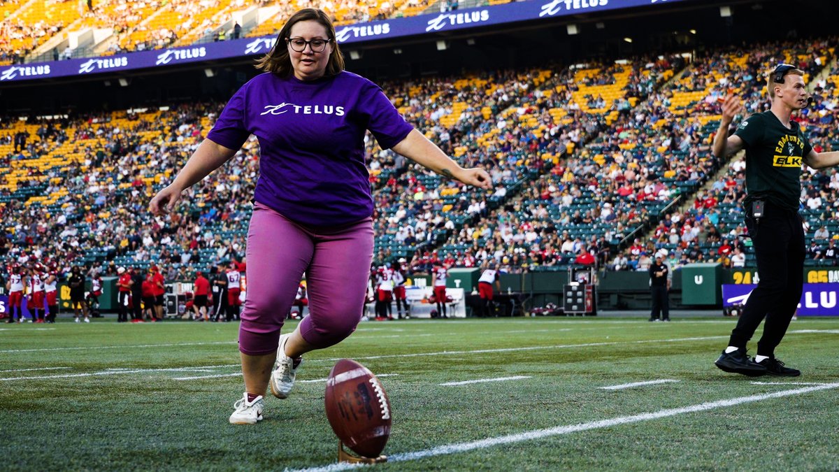 GoElks's tweet photo. Big kudos to todayβs #KickForGood kicker Amelia Souliere! She just helped us get $1000 closer to our goal of raising $100k for the @TELUS @FriendlyFuture in support of some great charities like @YWCAEdmonton.
#GoElks #CFL https://t.co/t82fj5T2qh