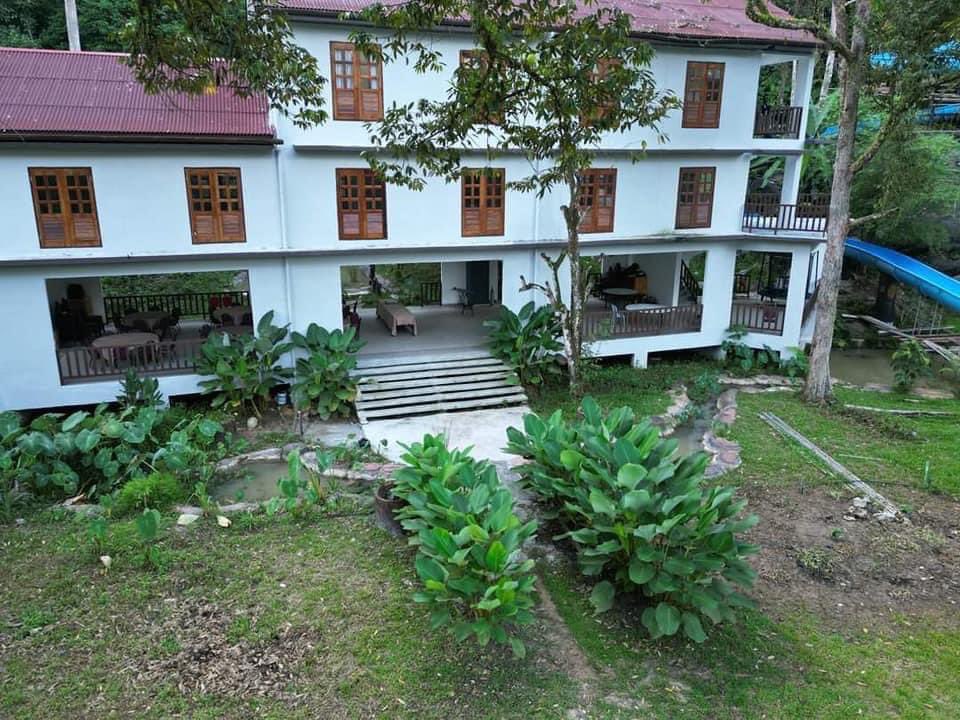 lokalisstay's tweet photo. 📍Teduhan Langat Retreat, Hulu Langat Selangor 

Puas hati kalau korang staycation dekat sini. Kolam mandi ada, jacuzzi ada, water slidepun ada. Seronok budak-budak. Suasanapun tenang jer. 😊 https://t.co/awPJLSwhk1