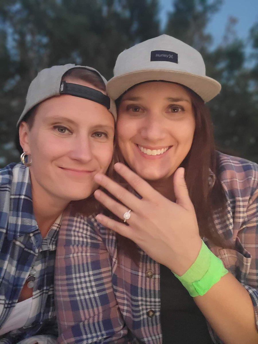 EarperKiersten's tweet photo. IM ENGAGED!!! https://t.co/0vrIHAJGA7